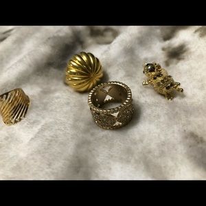 All of this jewelry was gently worn, and in good conditions for everyday use.